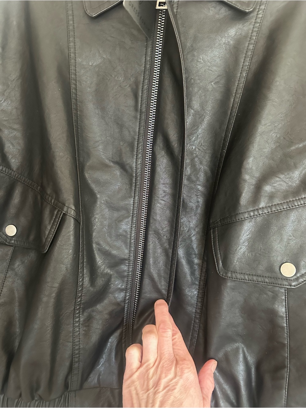Dress Forum women’s Black Leather Bomber Jacket - Picture 4 of 5